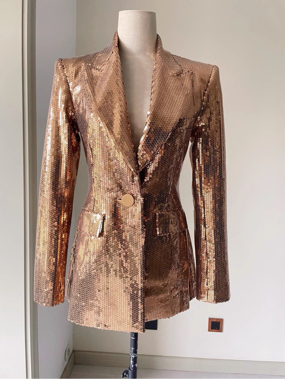 NWOT Alex Perry Women’s Sequined Blazer Jacket - Rose Gold, Size US 4/6